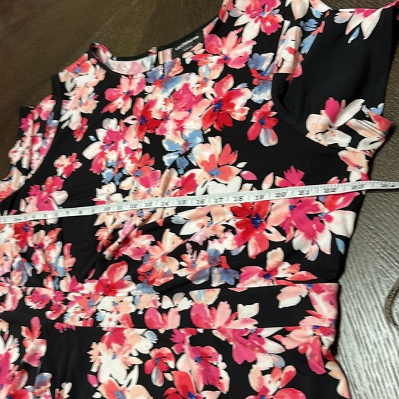 Liz Claiborne Career Woman, Floral Black and Pink Women's Top Plus Size 1X - Picture 7 of 10